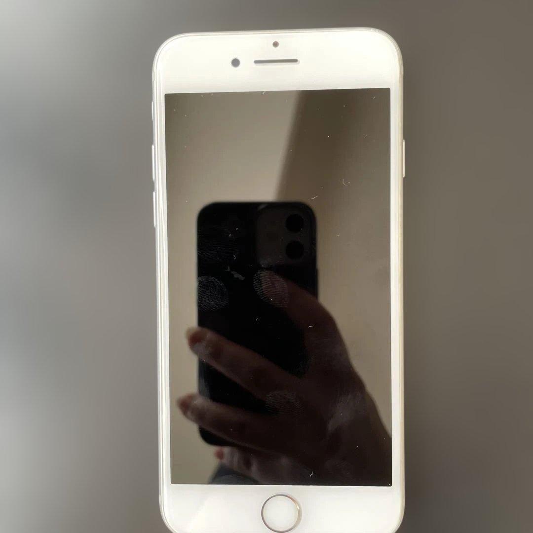 iPhone 7 32GB シルバー 本体 純正箱 充電器・イヤフォン付き