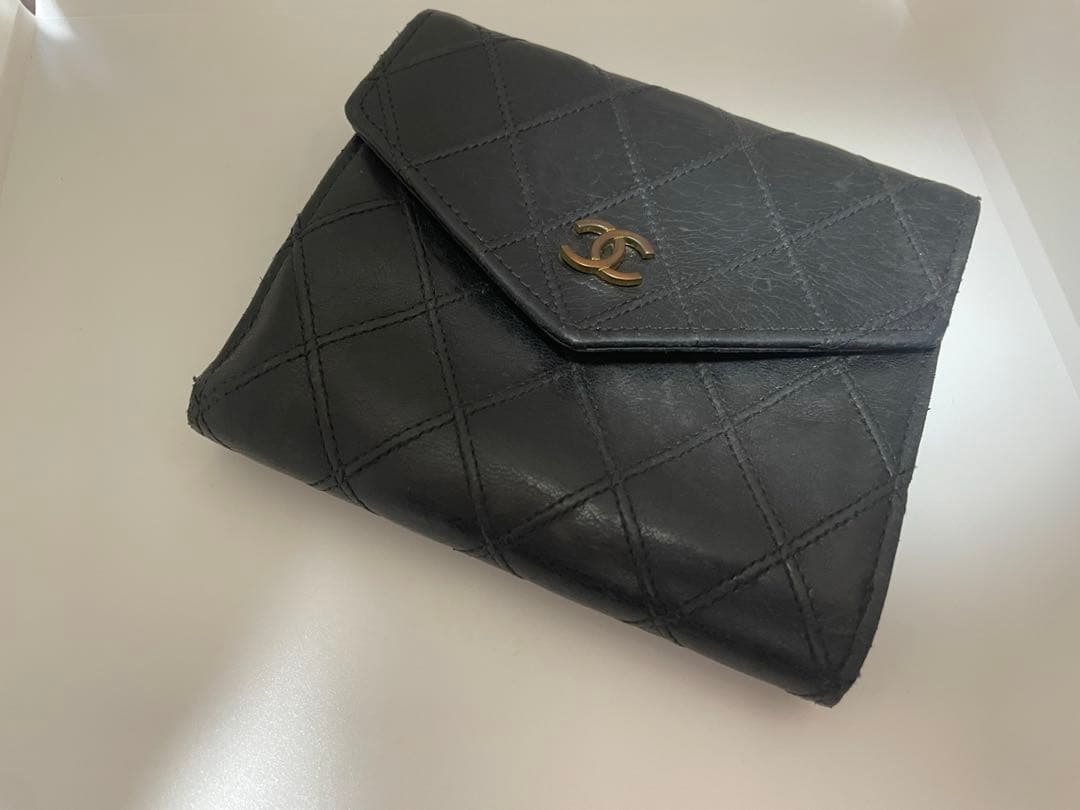 CHANEL ブラック 二つ折り財布　訳あり品