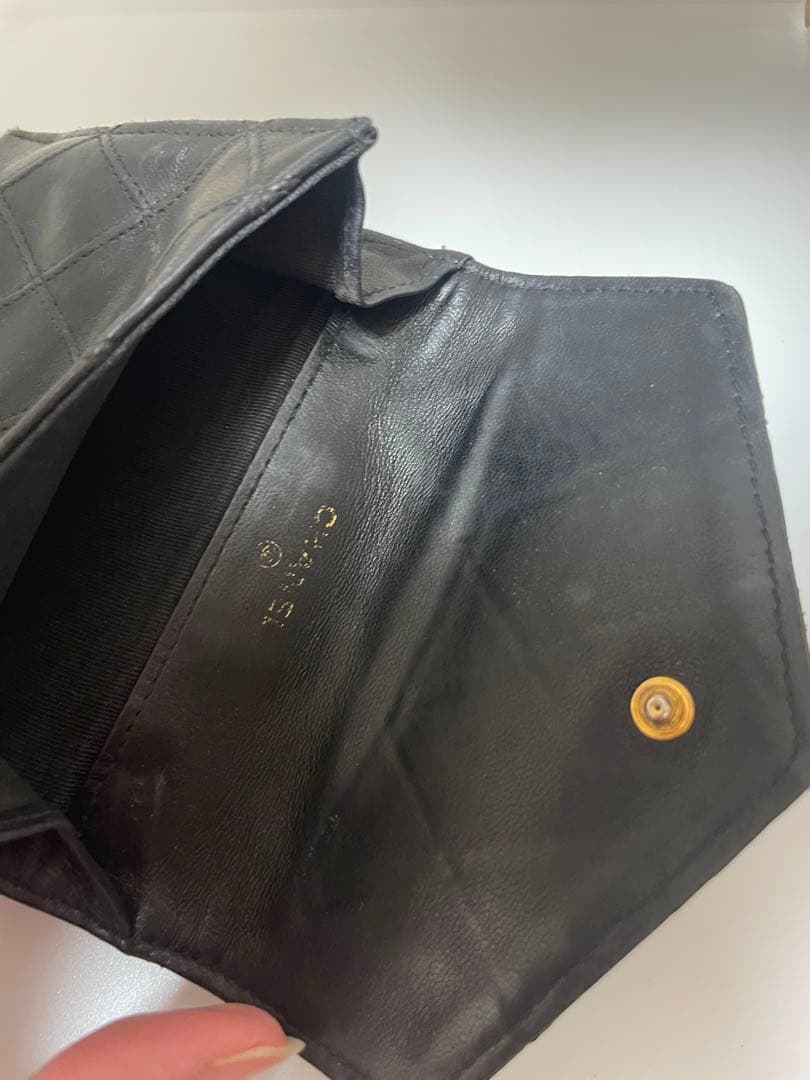 CHANEL ブラック 二つ折り財布　訳あり品