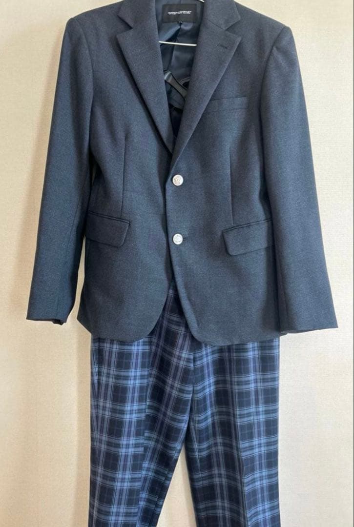ダークグレー ブレザー上　チェックパンツ下　男子　学生服