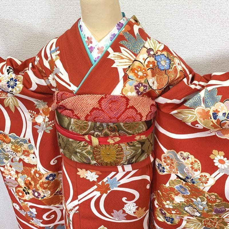 椿楓柚〇407z35〇作家物 振袖 金駒刺繍 金彩 重ね衿付き〇美品