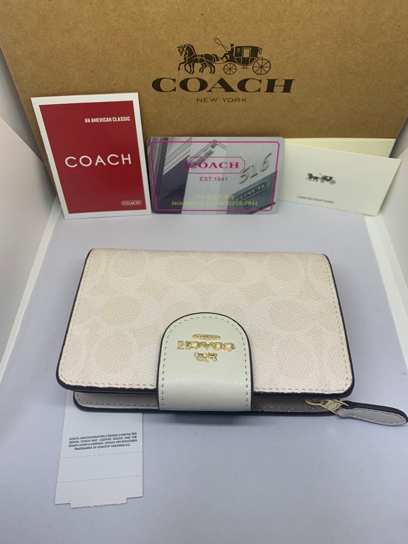 COACH　コーチ　C0082　二つ折り財布　チョーク×グレイシャーホワイト