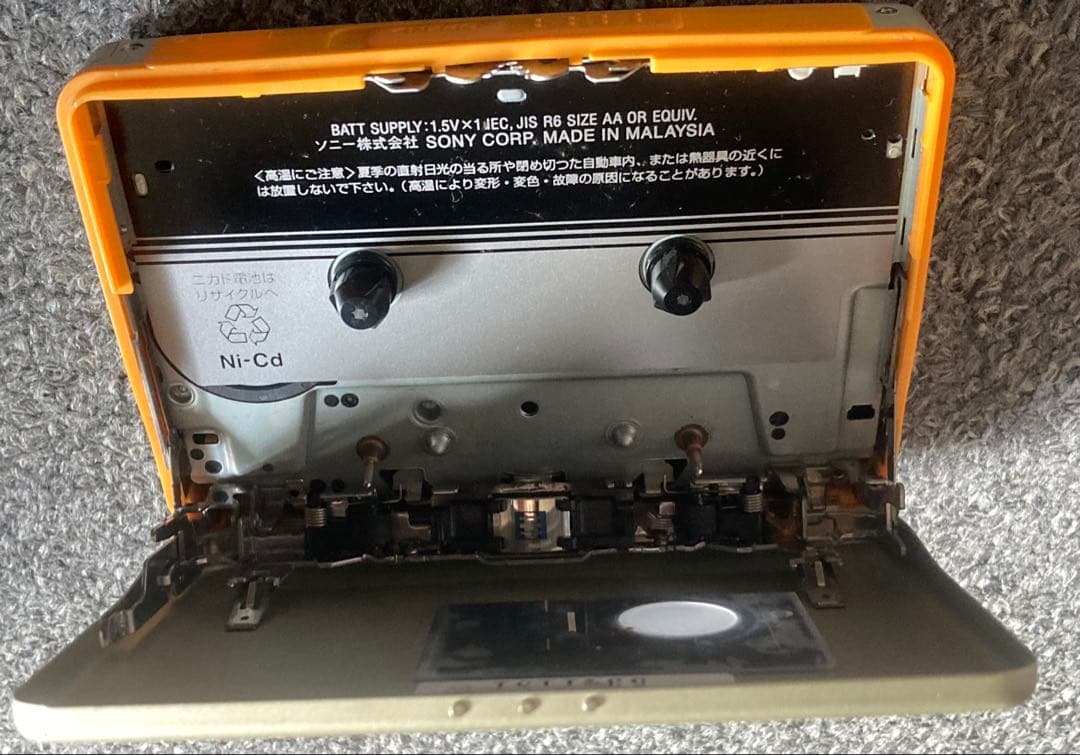 ジャンク品 SONY カセットウォークマン WM-EX621