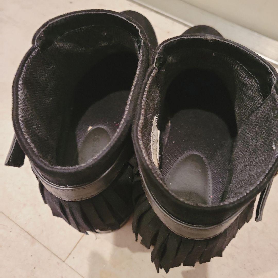 フリンジ付き黒スエードショートブーツ