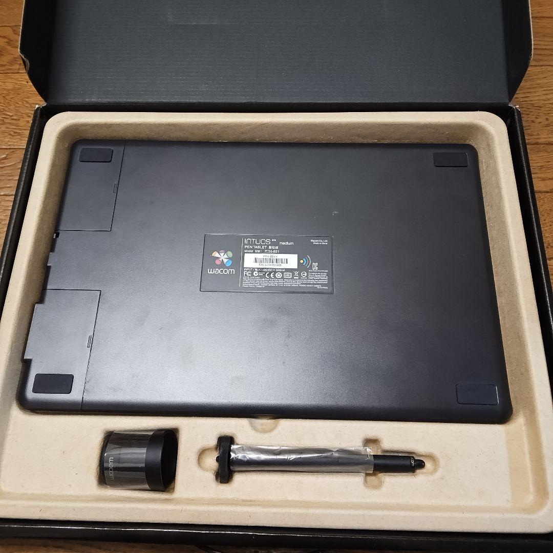 Wacom Intuos Pro PTH-651/K0 ミディアム