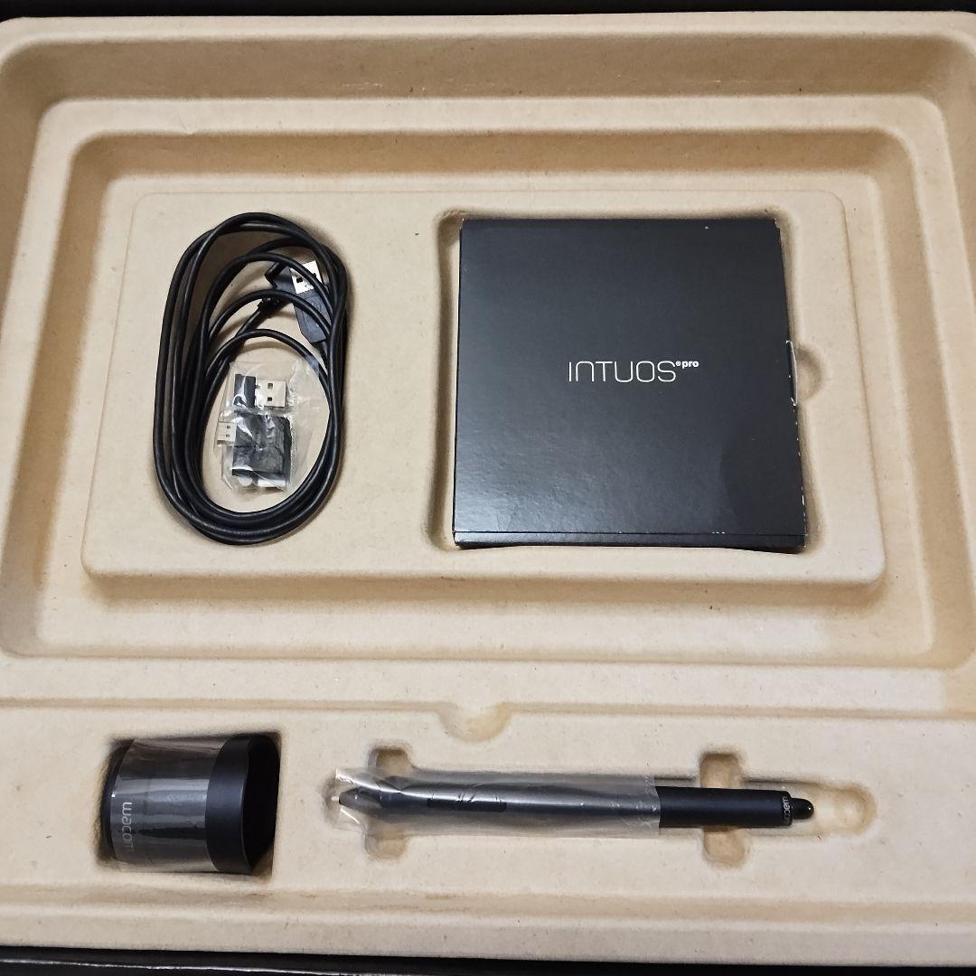 Wacom Intuos Pro PTH-651/K0 ミディアム