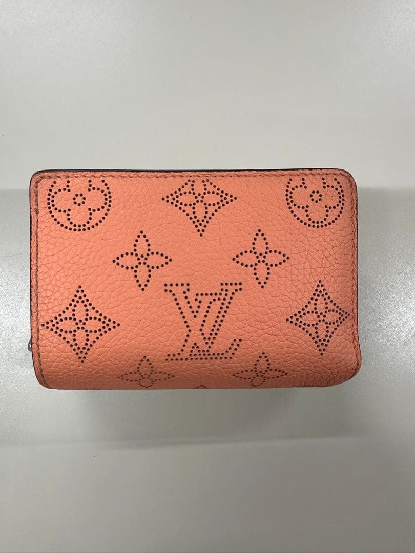 Louis Vuitton 二つ折り財布 マヒナ ポルトフォイユクレア