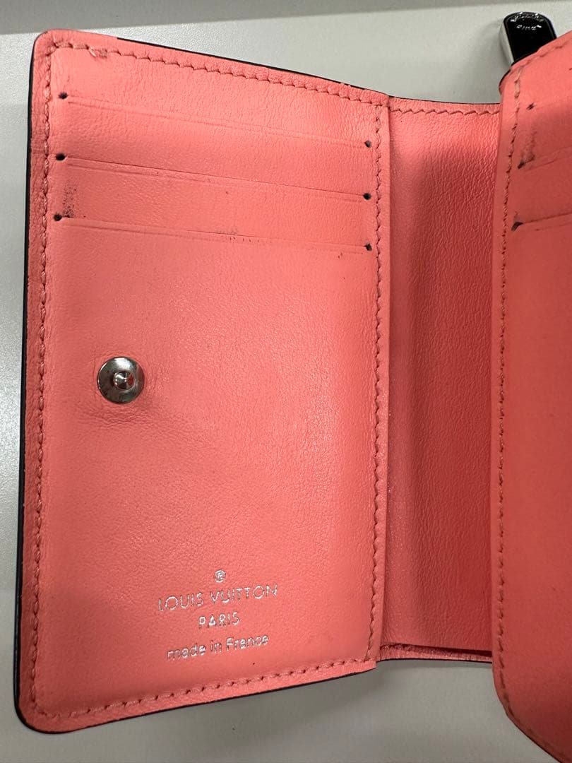 Louis Vuitton 二つ折り財布 マヒナ ポルトフォイユクレア