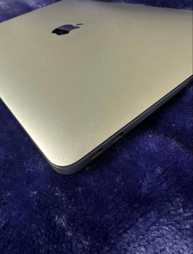 MacBook Air13インチ 256GB SSD、8GBメモリ充電器付