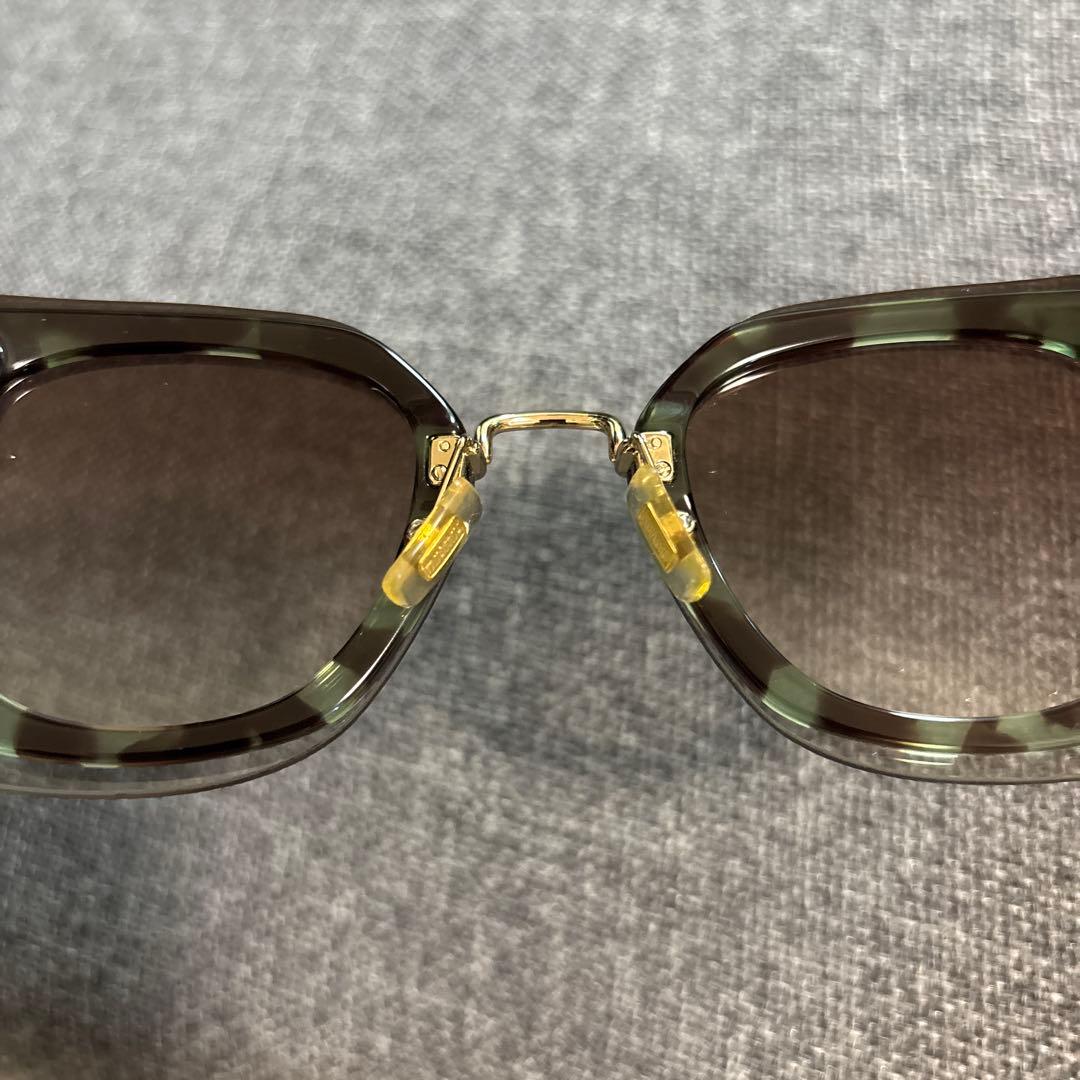 美品　MIU MIU サングラス リヴィール スクエア SMU04R