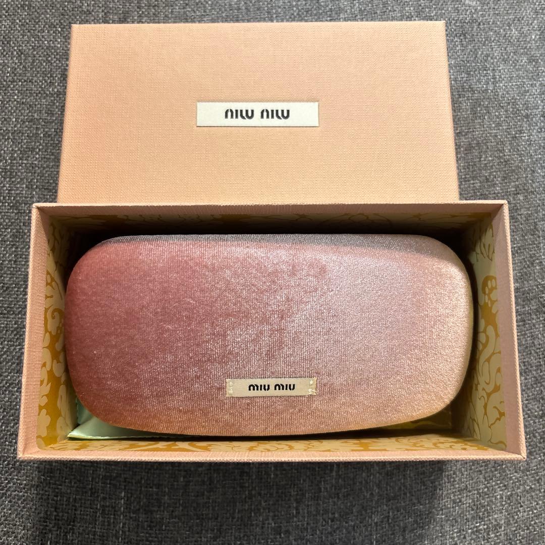 美品　MIU MIU サングラス リヴィール スクエア SMU04R