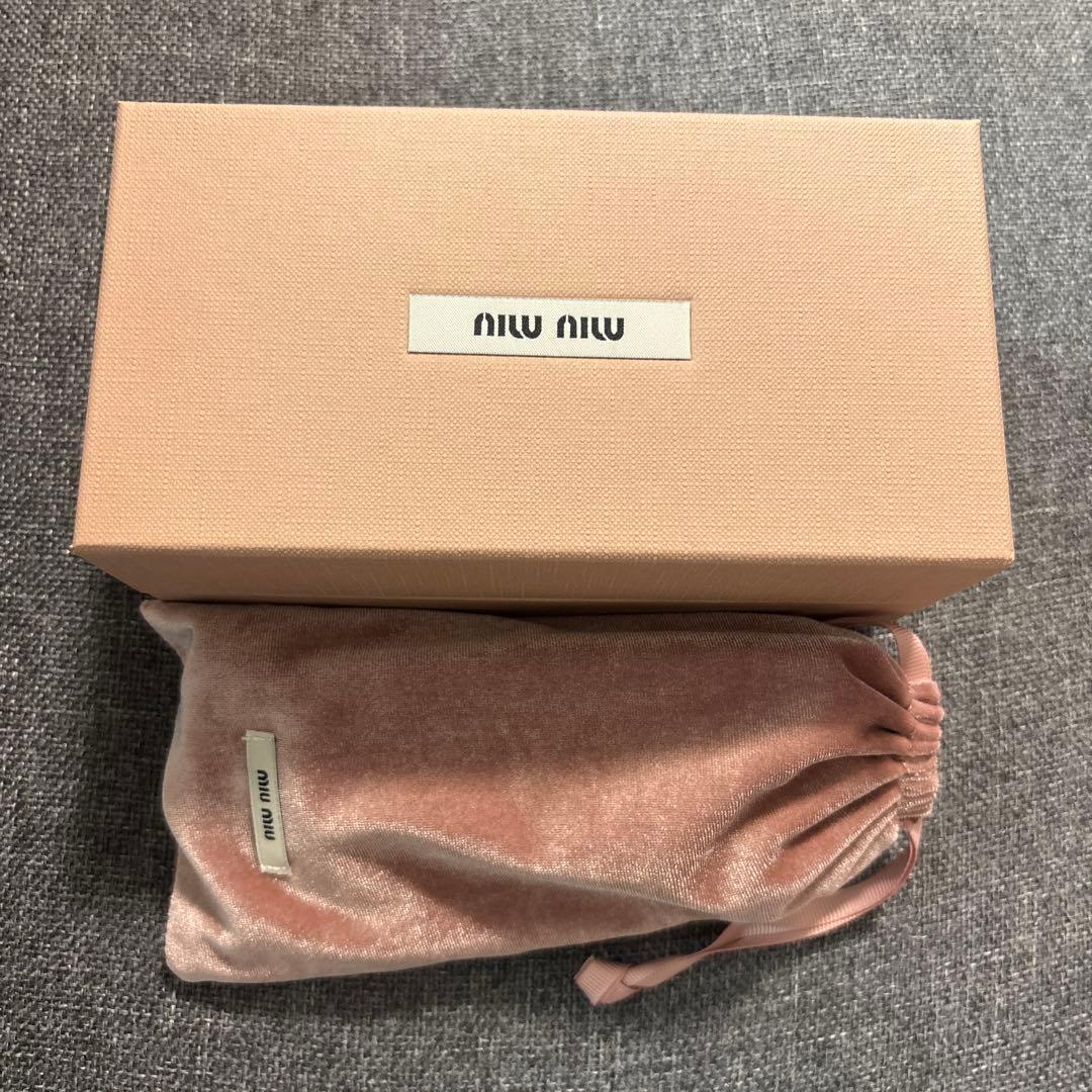 美品　MIU MIU サングラス リヴィール スクエア SMU04R