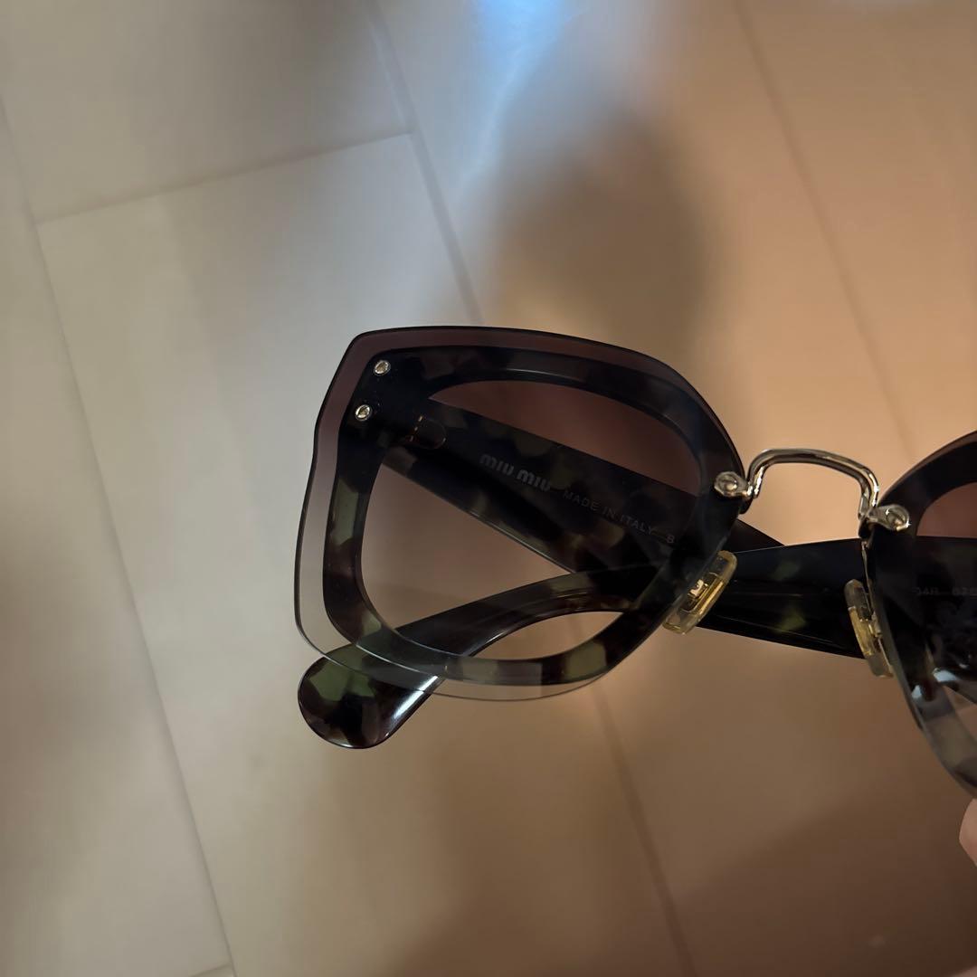 美品　MIU MIU サングラス リヴィール スクエア SMU04R