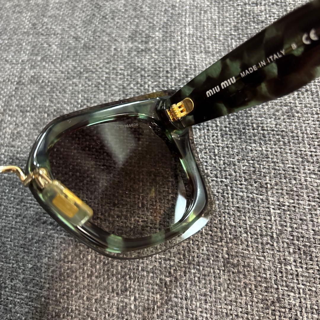 美品　MIU MIU サングラス リヴィール スクエア SMU04R