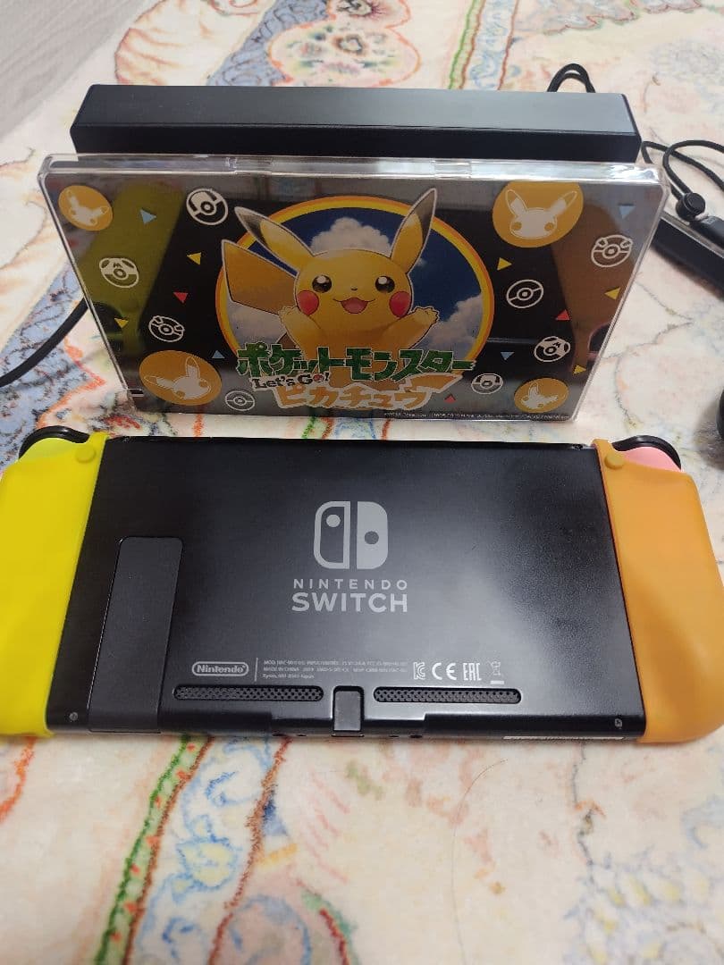 ★任天堂Switch　拡張バッテリー版　イエロー×ピンク★ポケモンカバー付き!