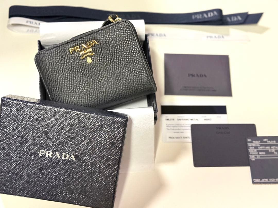 たらこ♡お得セール♡詳細コメント 専用 PRADA サフィアーノ　二つ折り財布