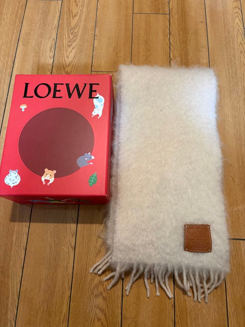 LOEWE ホワイト マフラー フリンジ付き