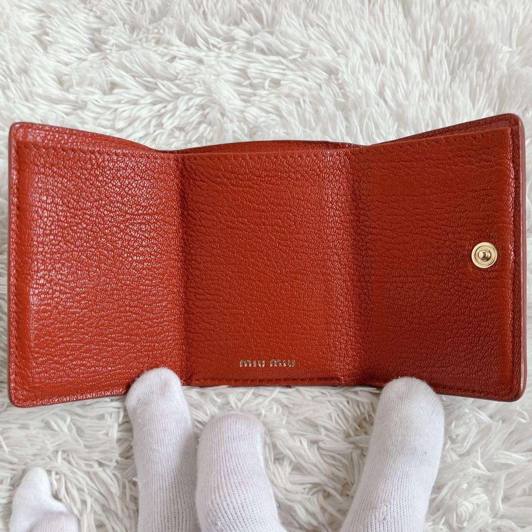人気✨ミュウミュウ マドラスラブ レター型 ハート 折り財布 黒 ゴールド金具