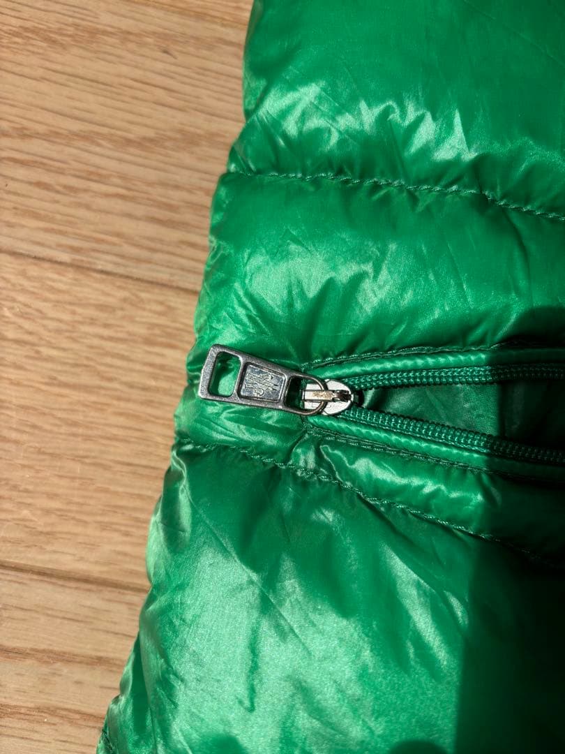 専用　MONCLER GUI グリーン ダウンベスト