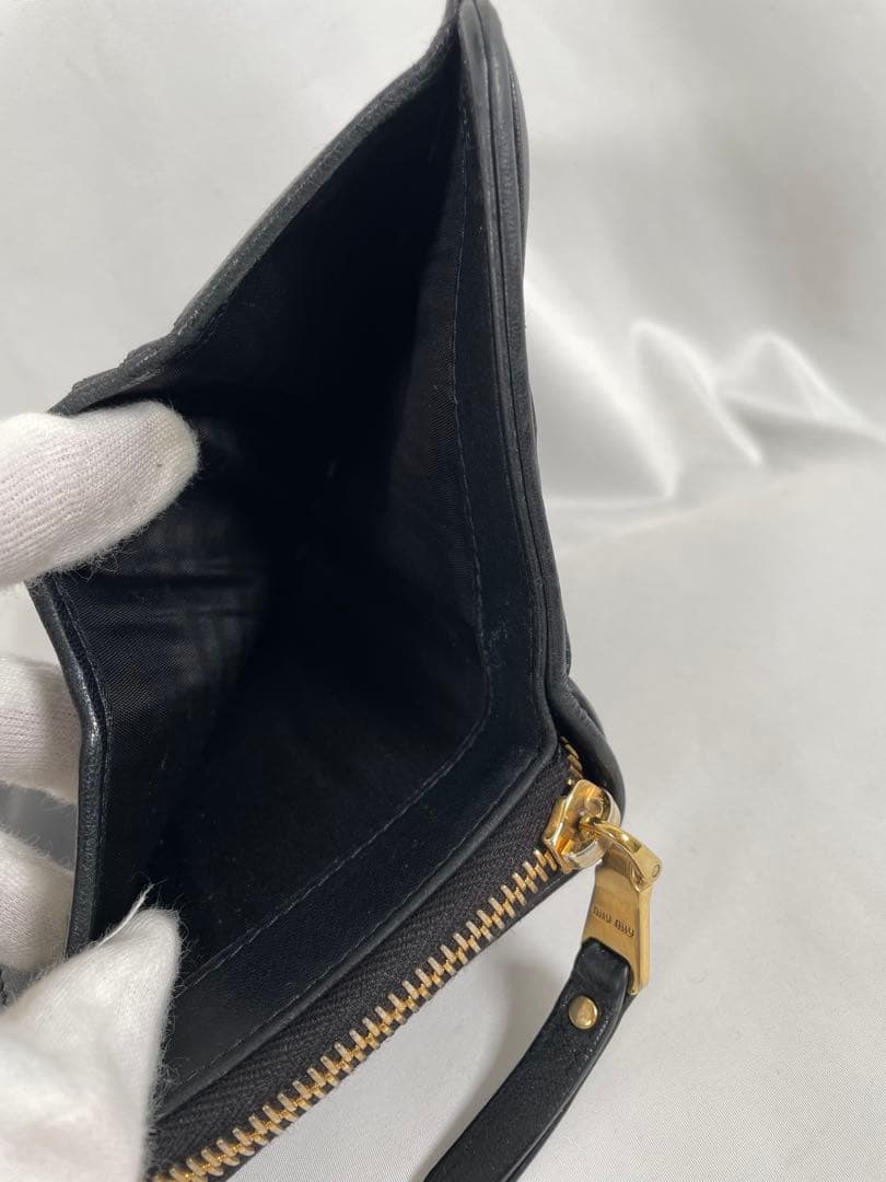 人気 MIU MIU ミュウミュウ 二つ折り財布 マテラッセ レザー