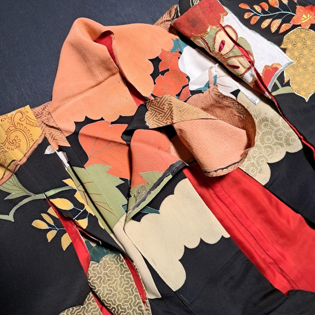 10月特別価格‼78000円→‼ アンティーク黒振袖！沢山の手刺繍