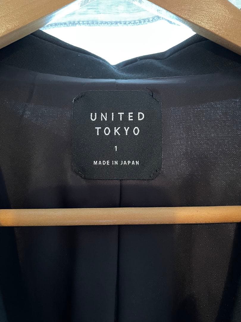 UNITED TOKYOヴァルサルオーバージャケット