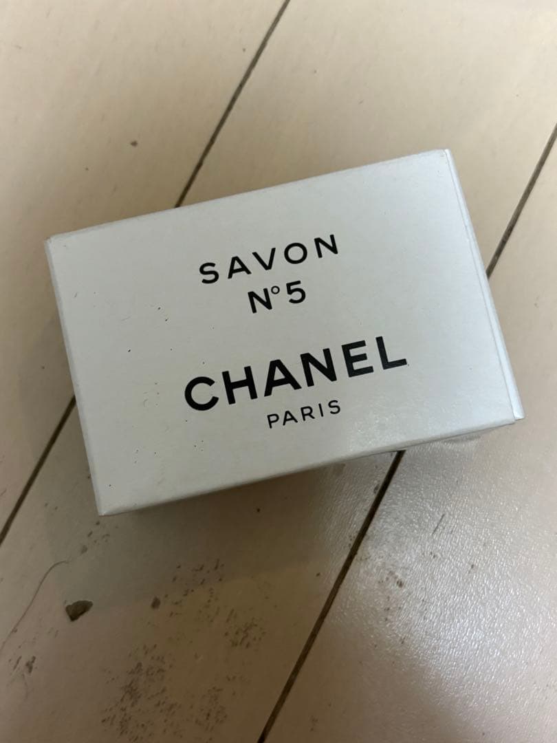CELINE 羽毛ベストとCHANEL No5 石鹸のセット