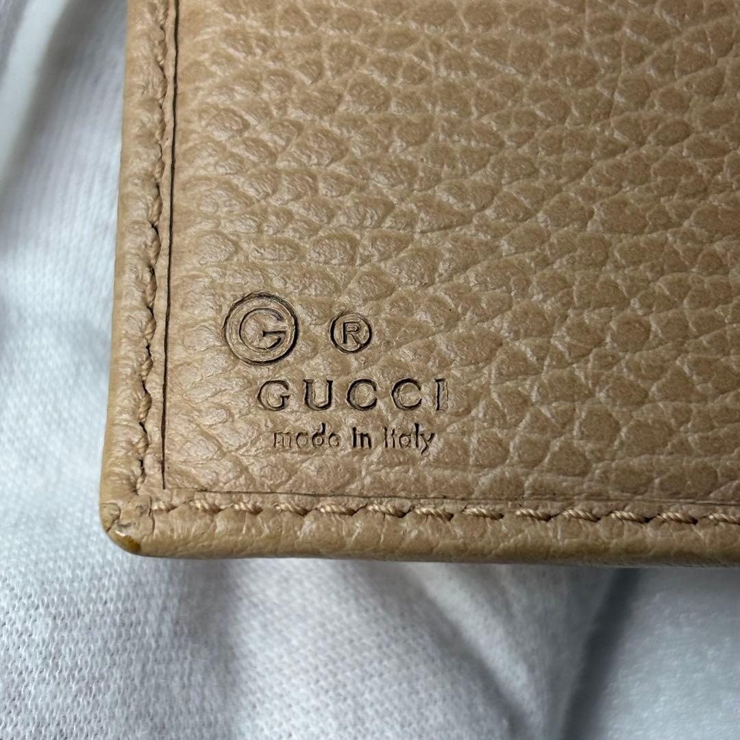 ✨極美品✨グッチ　二つ折り　インターロッキング　ゴールド金具　レザー　ベージュ