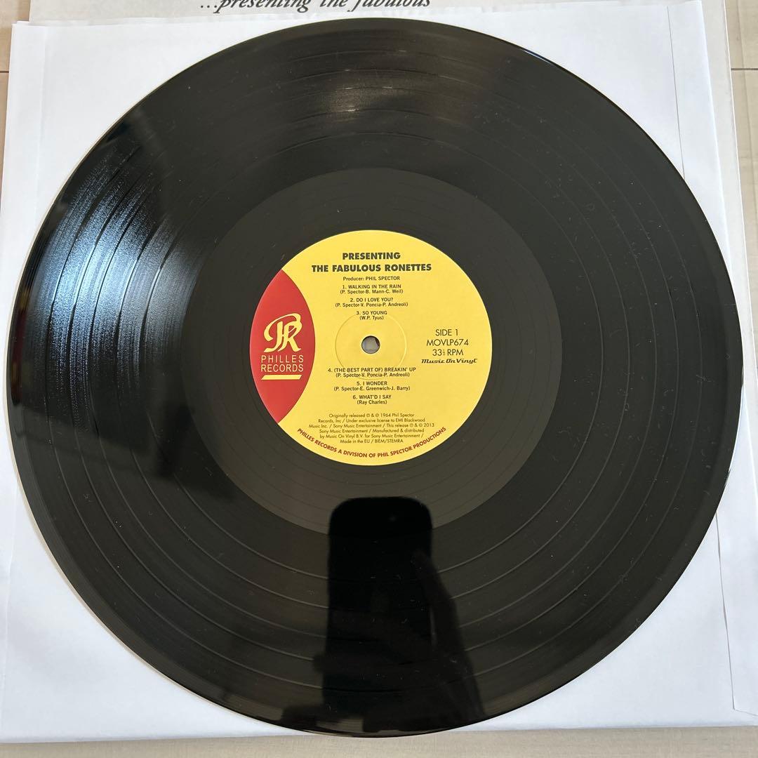 ...presenting the fabulous RONETTES レコード