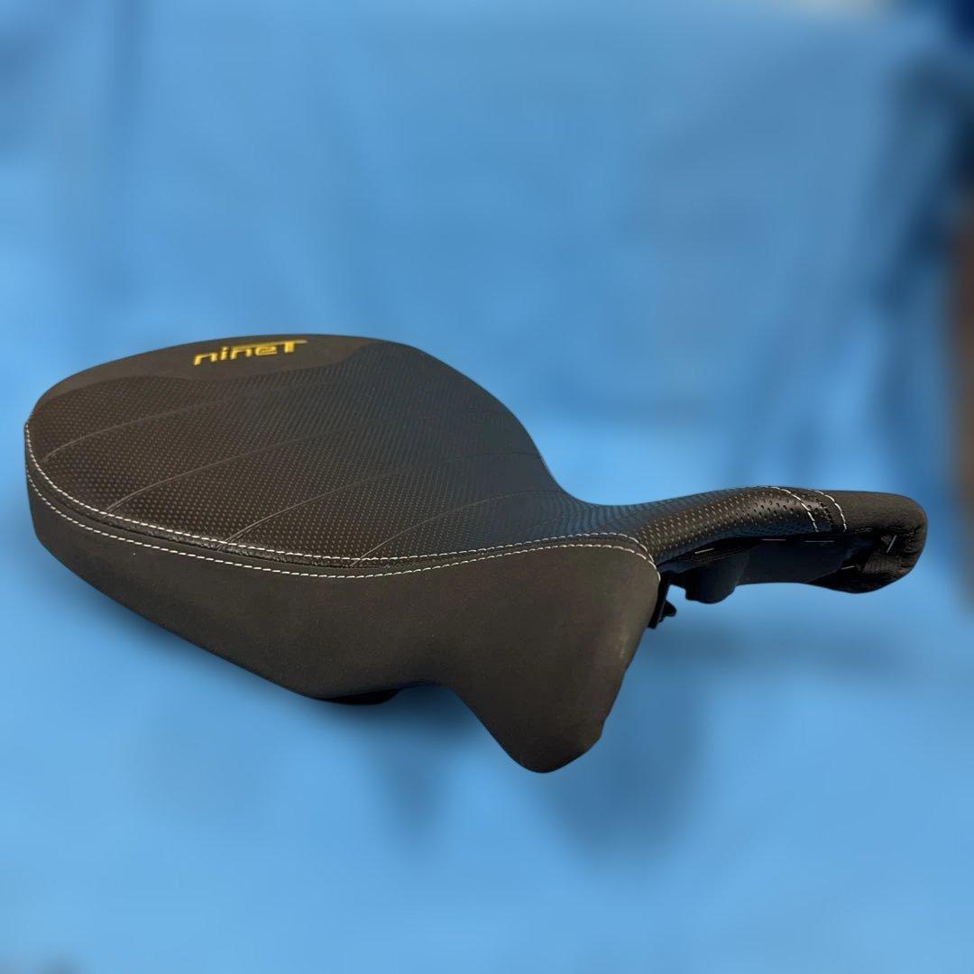  R9Tの純正オプションシート