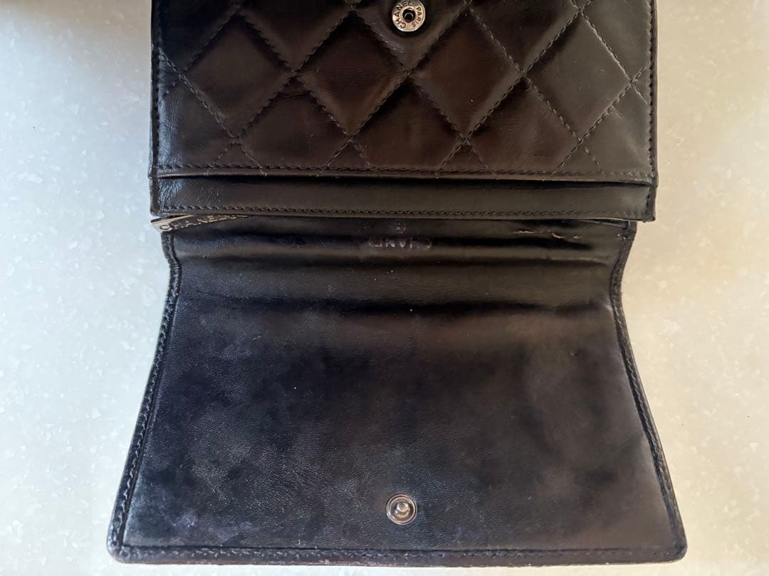 CHANEL ブラック 二つ折り財布　シャネル