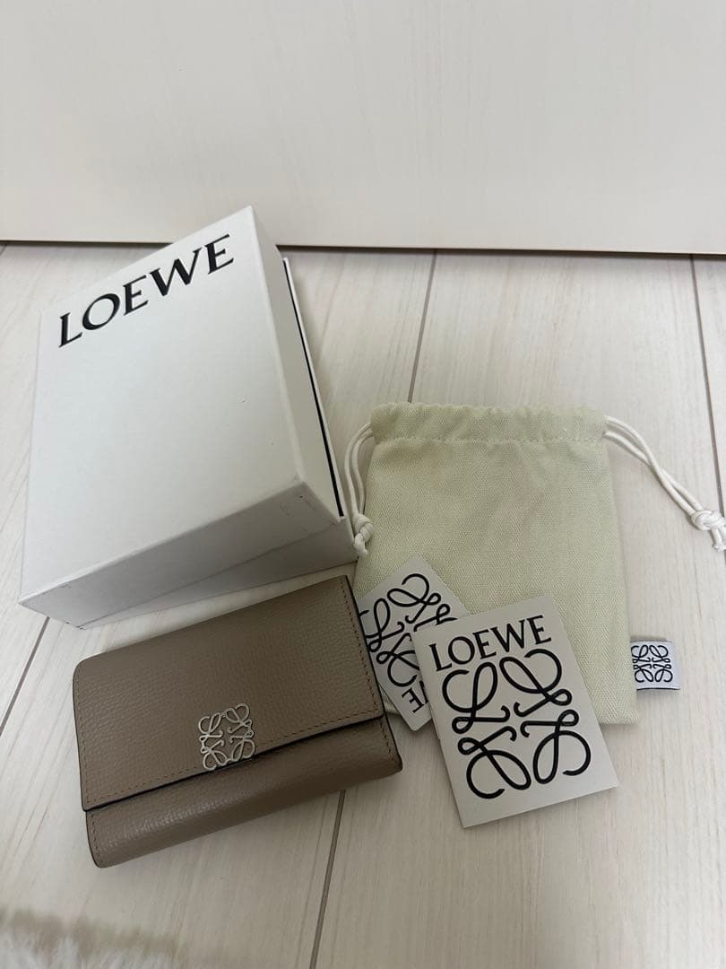 美品　LOEWE ベージュ 三つ折り財布