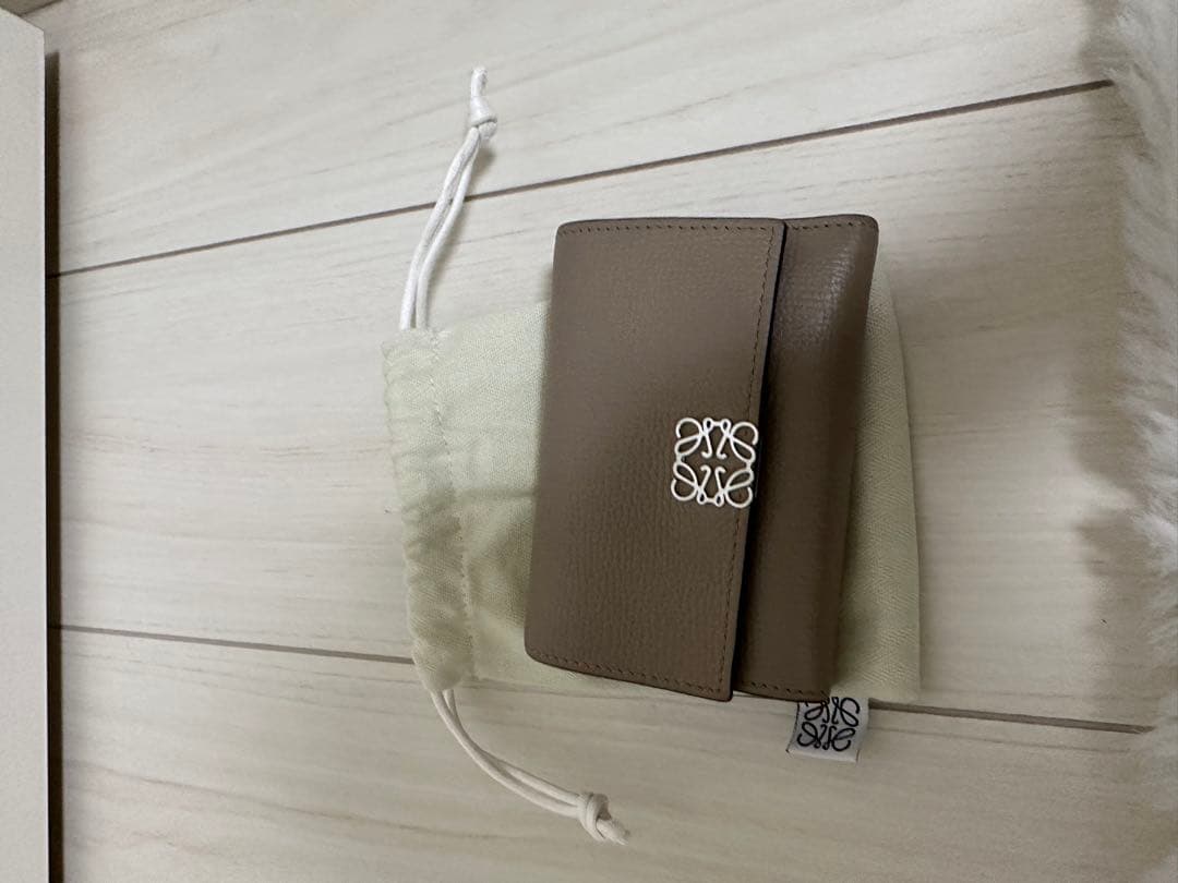 美品　LOEWE ベージュ 三つ折り財布