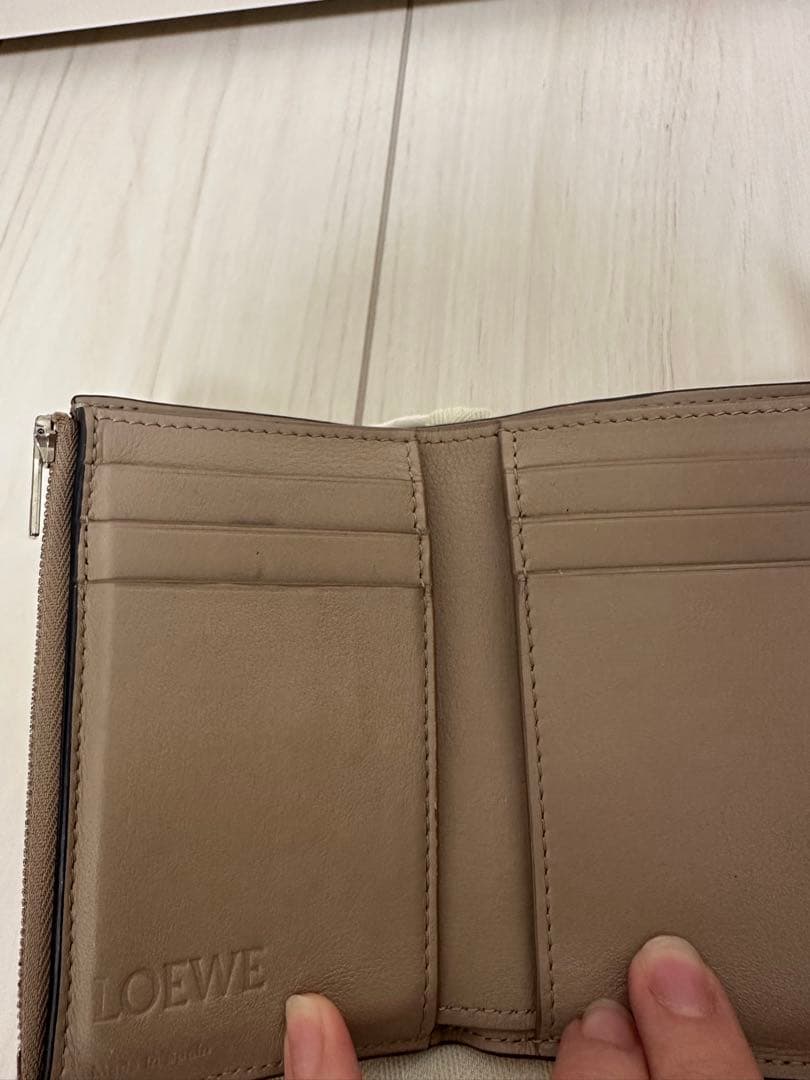 美品　LOEWE ベージュ 三つ折り財布