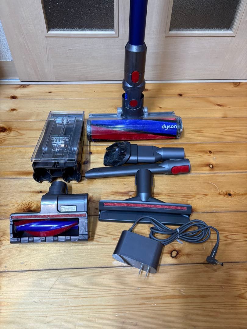 ダイソン Dyson V10（SV12） 動作確認済　付属品付き