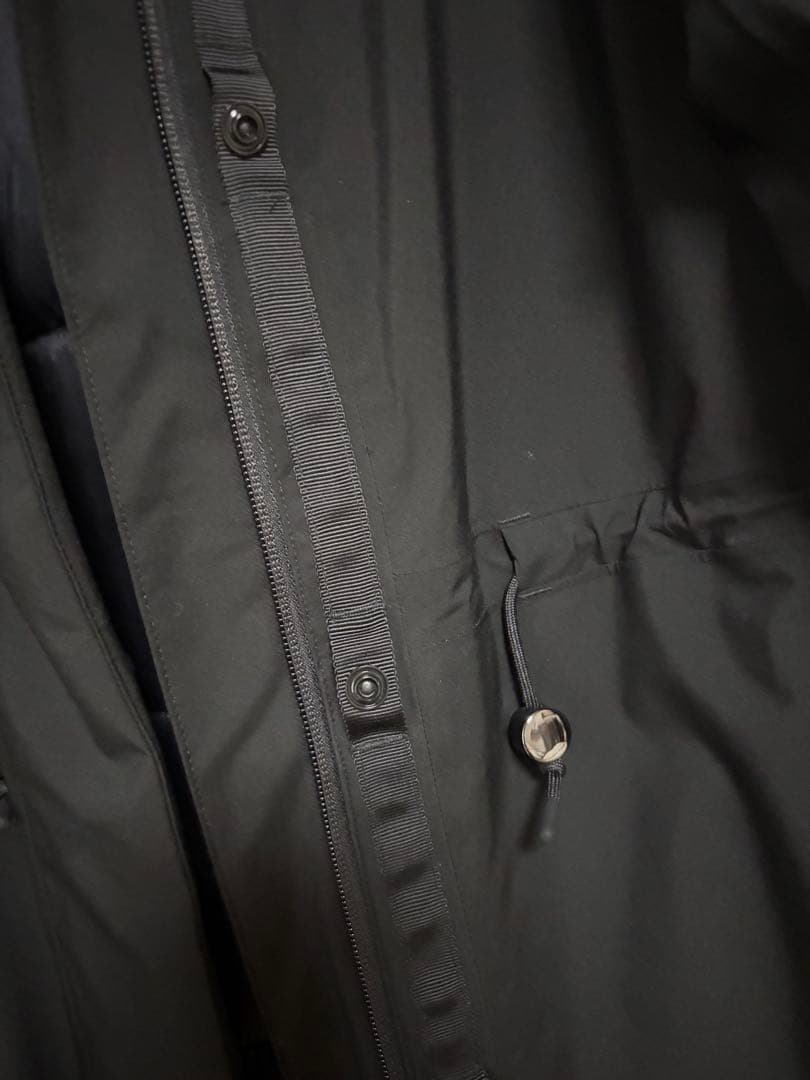 お値下げ！新品　Lululemon /防水インサレート　シンチウエストパーカーS