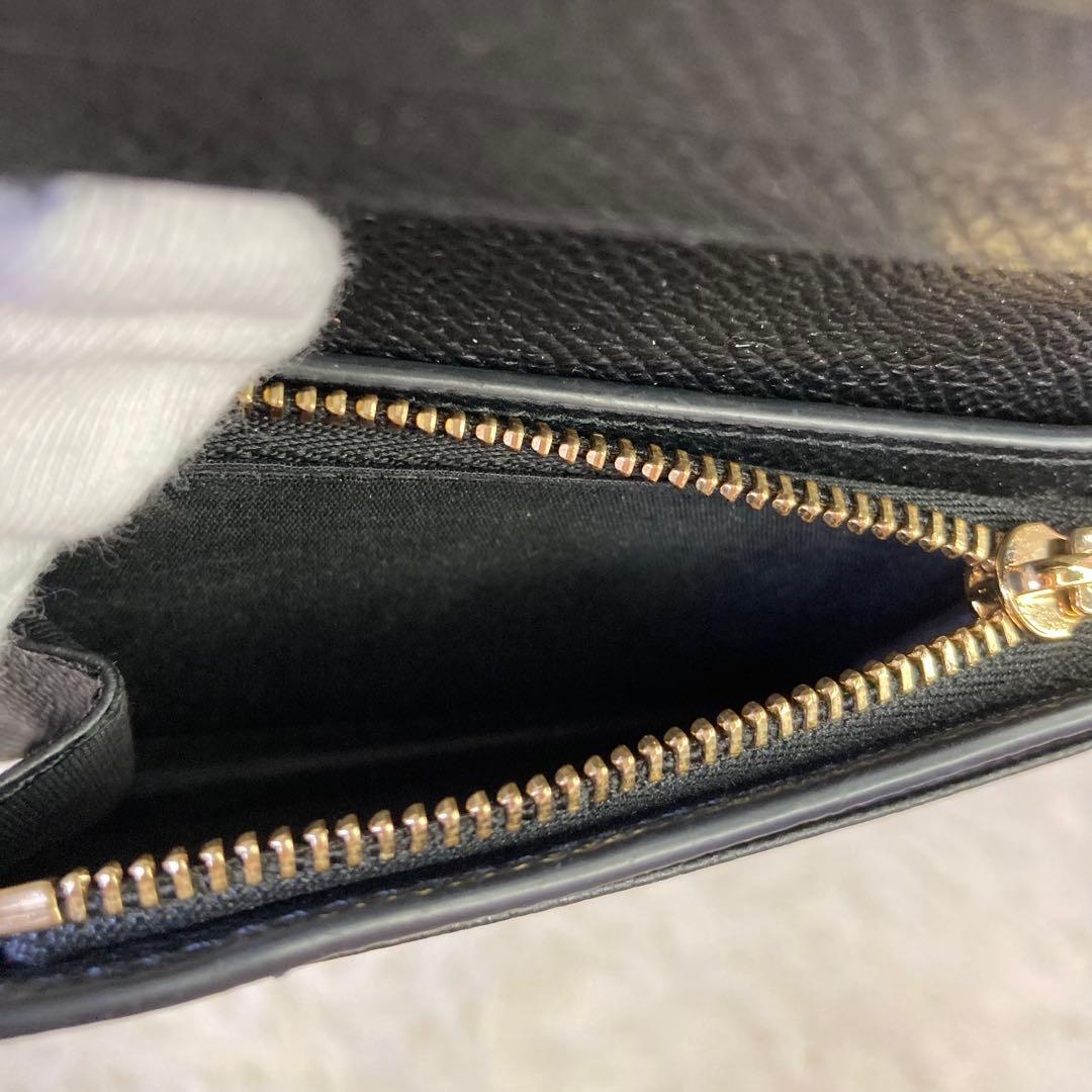 【美品】フェラガモ 二つ折り財布 ヴァラリボン ブラック カーフ 金具ファスナー