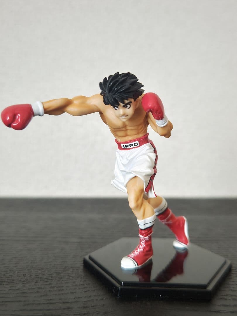 【送料無料】はじめの一歩　全巻　1巻〜141巻　セット　100巻記念フィギュア付