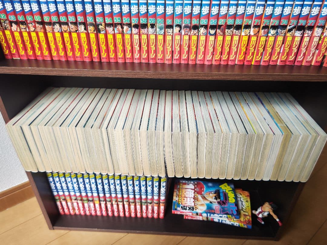 【送料無料】はじめの一歩　全巻　1巻〜141巻　セット　100巻記念フィギュア付