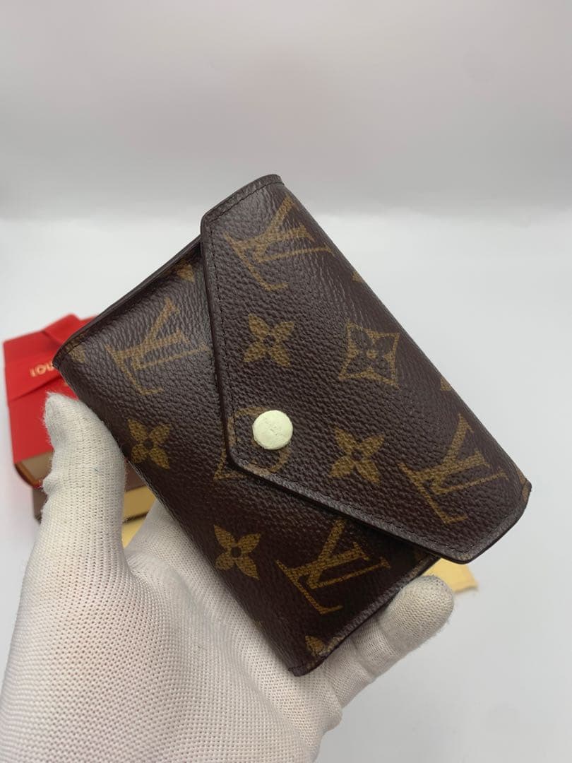 ルイヴィトン モノグラム ポルトフォイユ ヴィクトリーヌ 三つ折り財布 P55