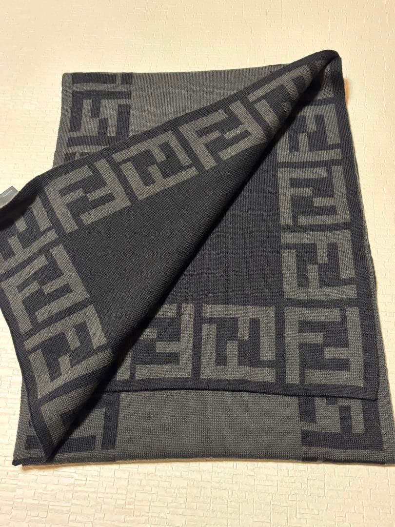 ＦＥＮＤＩ　ニットマフラー　ストール