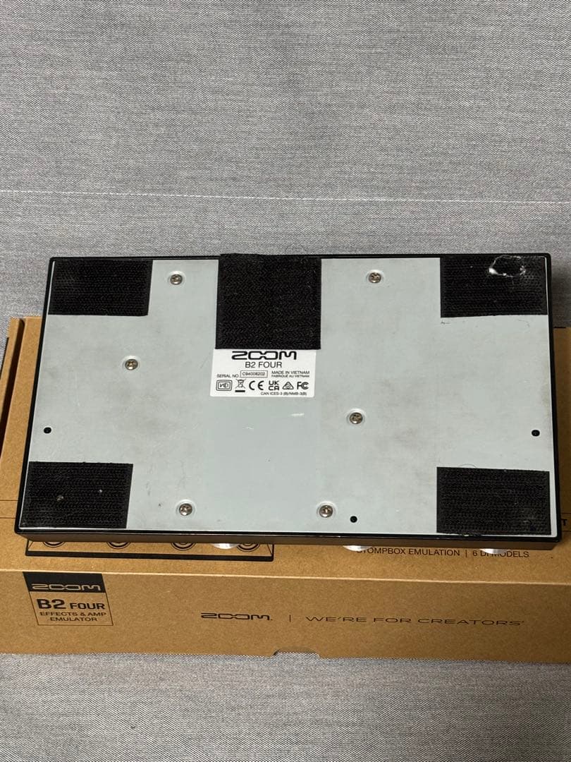 zoom B2 FOUR ベースエフェクター