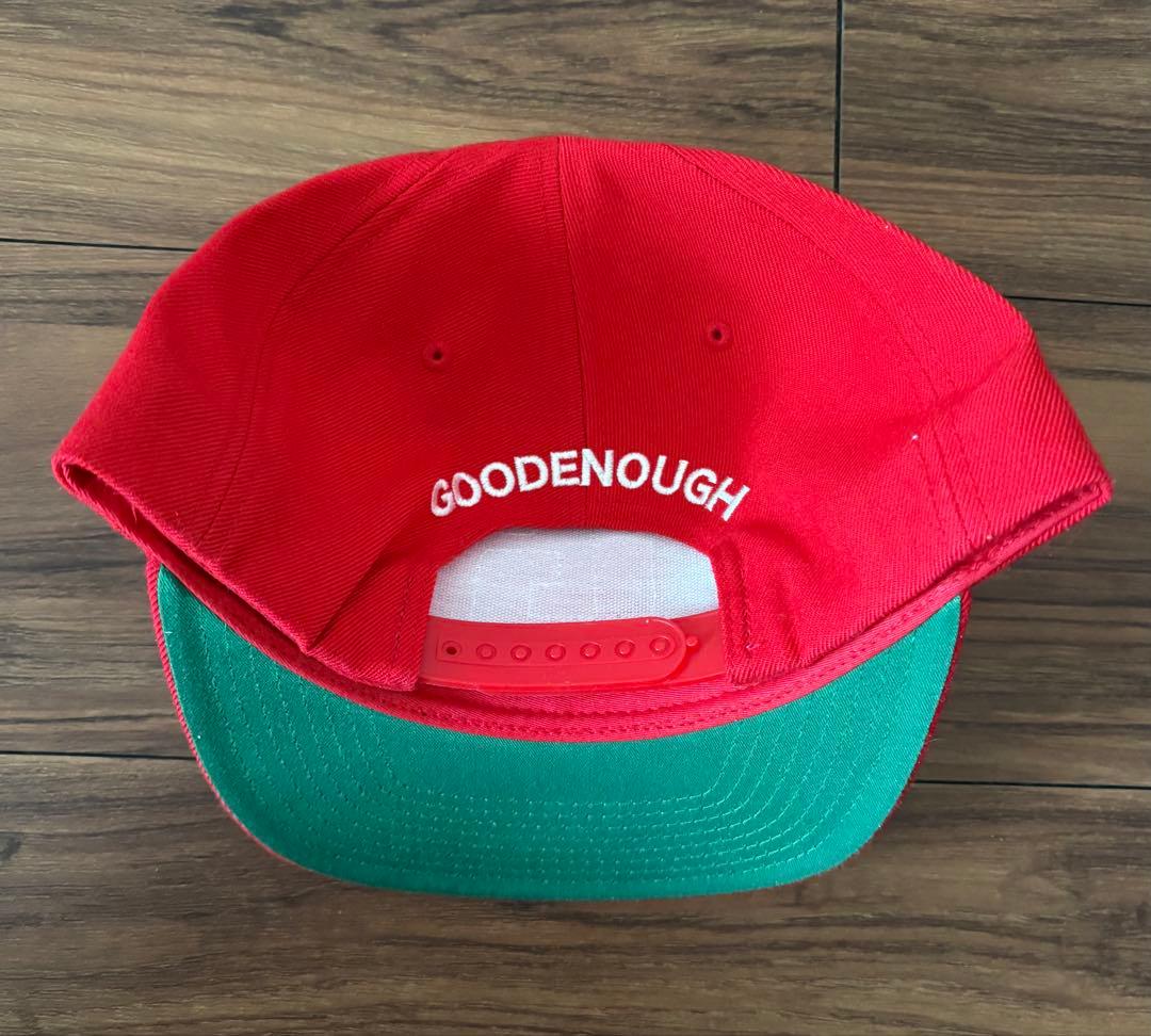 GOODENOUGH レッド ベースボールキャップ