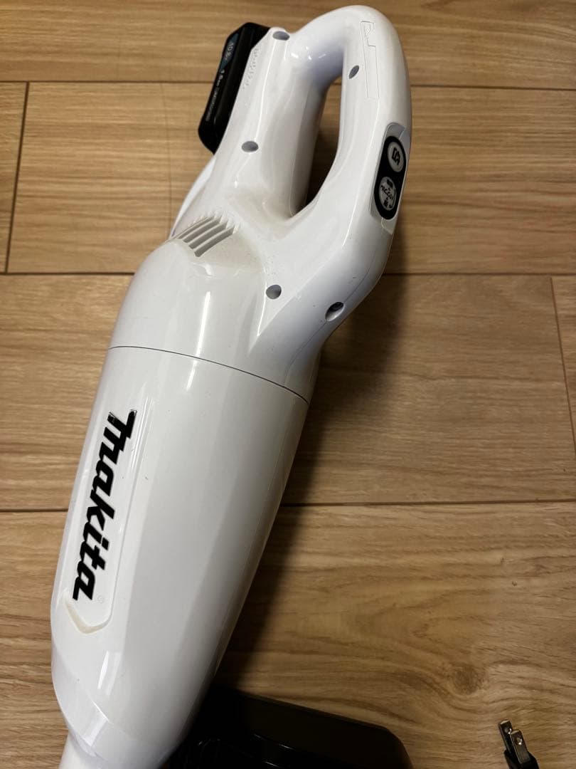 マキタ10.8V充電式クリーナ CL107FD掃除機
