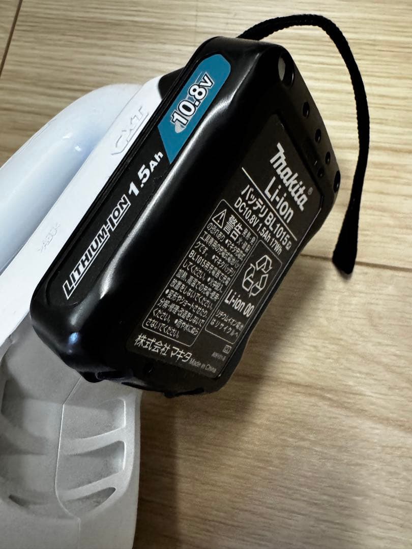 マキタ10.8V充電式クリーナ CL107FD掃除機