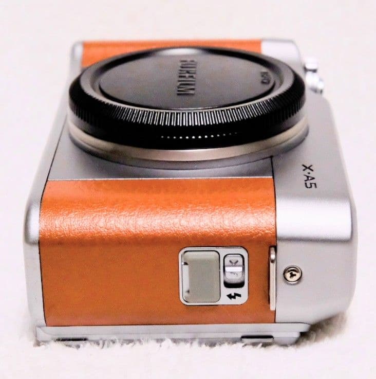 富士フイルム FUJIFILM X-A5 ブラウン ボディのみ