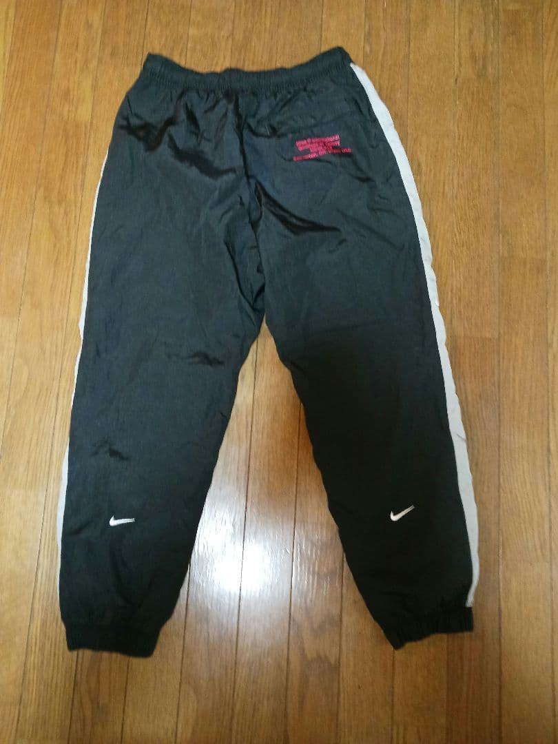 NIKE　ナイロンパンツ　連ロゴ　刺繍ロゴ