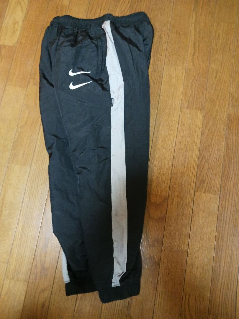 NIKE　ナイロンパンツ　連ロゴ　刺繍ロゴ