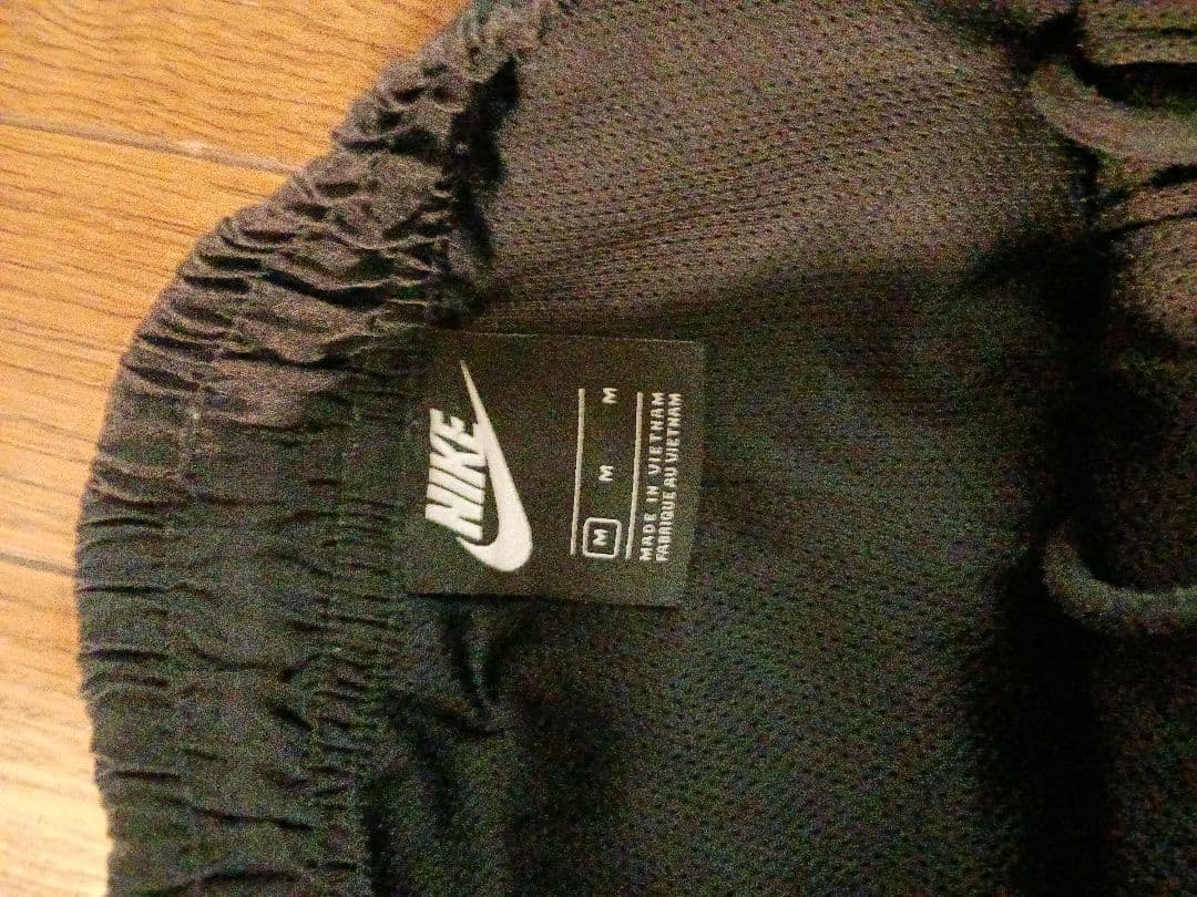 NIKE　ナイロンパンツ　連ロゴ　刺繍ロゴ