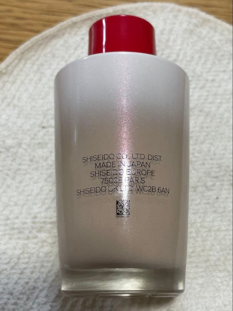 新品未使用　エッセンス スキングロウ ファンデーション　140